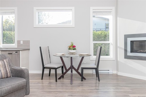 545 Rowan Ave, Parksville, BC 