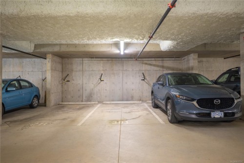 301-525 Third St, Nanaimo, BC - Indoor Photo Showing Garage