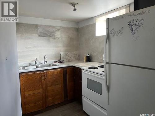 1609 Garnet Street, Regina, SK - Indoor Photo Showing Kitchen With Double Sink