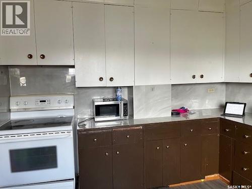 1609 Garnet Street, Regina, SK - Indoor Photo Showing Kitchen
