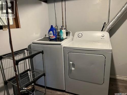 1609 Garnet Street, Regina, SK - Indoor Photo Showing Laundry Room