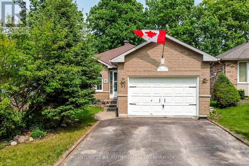 37 NICHOLSON DRIVE  Barrie, ON L4N 8L7