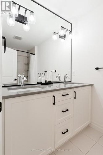 Main Washroom - 6447 Storey Chase, London South (South V), ON - Indoor Photo Showing Bathroom