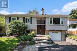 560 BUCHANAN CRESCENT  Ottawa, ON K1J 7Y1