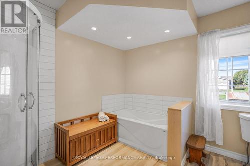 40 Lori Lane, North Dundas, ON - Indoor Photo Showing Bathroom