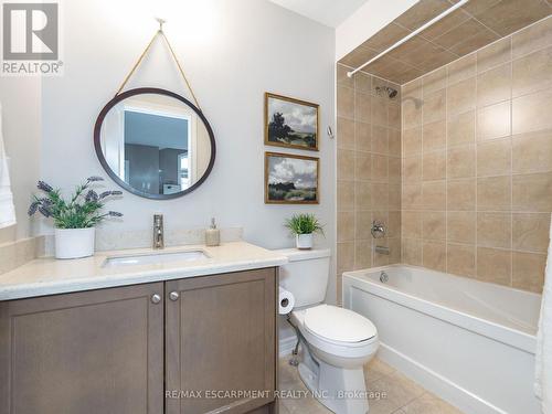 19 Mcknight Avenue, Hamilton, ON - Indoor Photo Showing Bathroom