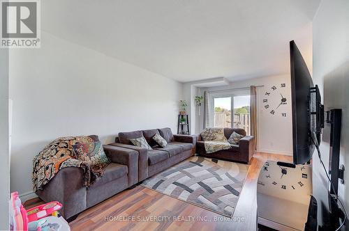 183 Deveron Crescent, London South, ON - Indoor Photo Showing Living Room