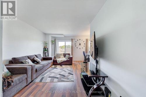 183 Deveron Crescent, London South, ON - Indoor Photo Showing Living Room