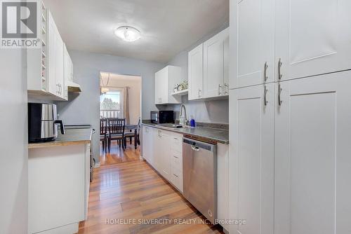 183 Deveron Crescent, London South, ON - Indoor Photo Showing Kitchen