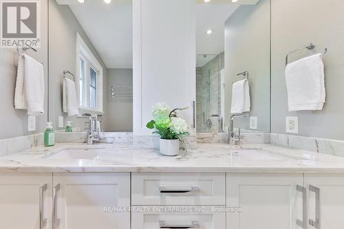1293 Greenoaks Drive, Mississauga, ON - Indoor Photo Showing Bathroom
