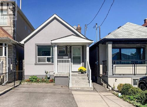 128 NORTHLAND AVENUE  Toronto, ON M6N 2E2