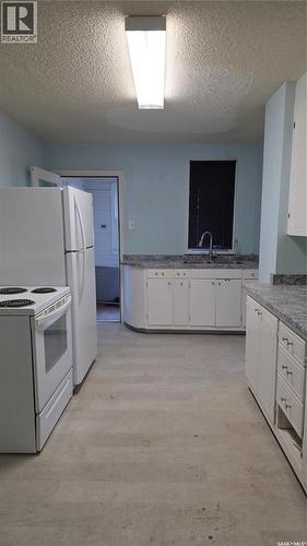 2143 Cameron Street, Regina, SK - Indoor Photo Showing Kitchen