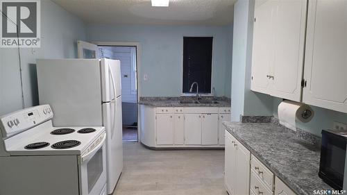 2143 Cameron Street, Regina, SK - Indoor Photo Showing Kitchen