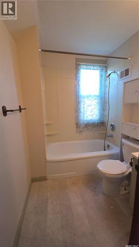 2143 Cameron Street, Regina, SK - Indoor Photo Showing Bathroom