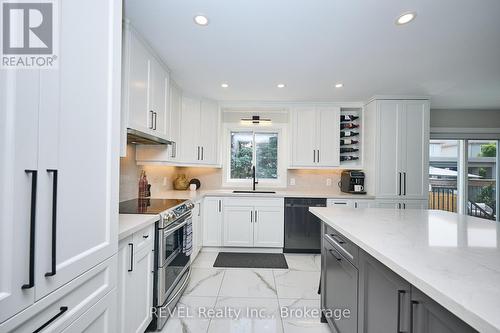 15 Fosh Court, St. Catharines (Rykert/Vansickle), ON - Indoor Photo Showing Kitchen