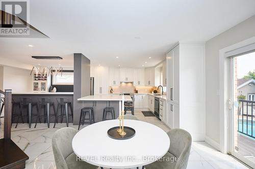 15 Fosh Court, St. Catharines (Rykert/Vansickle), ON - Indoor Photo Showing Dining Room