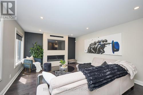 15 Fosh Court, St. Catharines (Rykert/Vansickle), ON - Indoor Photo Showing Living Room With Fireplace