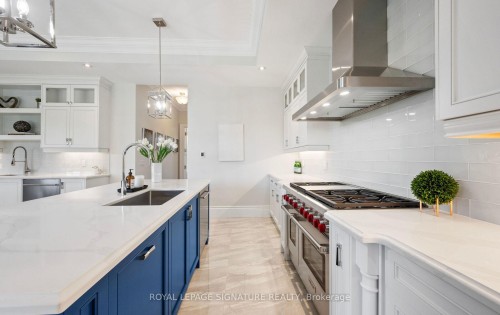 161 Perryman Court, Erin, ON - Indoor Photo Showing Kitchen With Upgraded Kitchen
