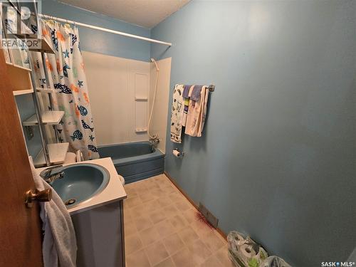 15 10Th Avenue Ne, Swift Current, SK - Indoor