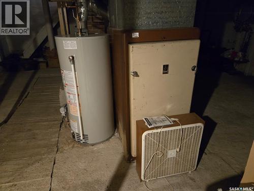 15 10Th Avenue Ne, Swift Current, SK - Indoor Photo Showing Basement