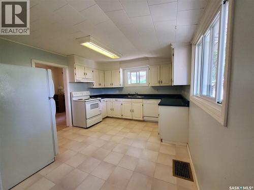 122 Wall Avenue, Kamsack, SK - Indoor Photo Showing Kitchen
