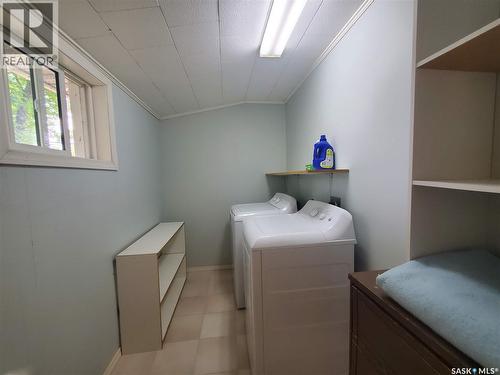 122 Wall Avenue, Kamsack, SK - Indoor Photo Showing Laundry Room
