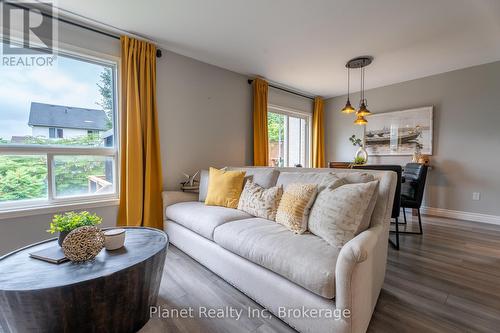 16 Southcreek Trail, Guelph (Kortright West), ON - Indoor Photo Showing Living Room