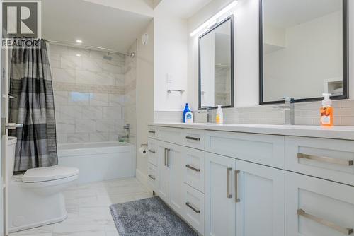 3429 8Th Avenue, Castlegar, BC - Indoor Photo Showing Bathroom