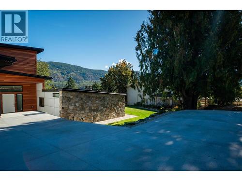 3429 8Th Avenue, Castlegar, BC - Outdoor