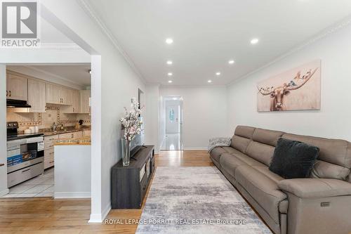 32 Chaucer Crescent, Barrie, ON - Indoor Photo Showing Living Room