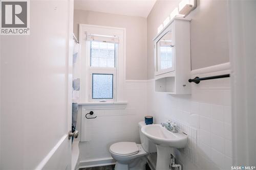 2154 Broder Street, Regina, SK - Indoor Photo Showing Bathroom