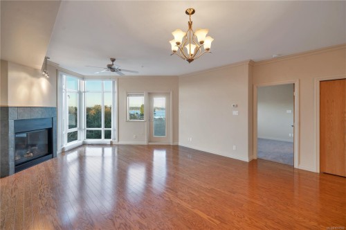 304-2676 Island Hwy South, Campbell River, BC - Indoor With Fireplace