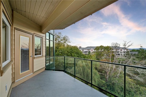 304-2676 Island Hwy South, Campbell River, BC - Outdoor With Exterior