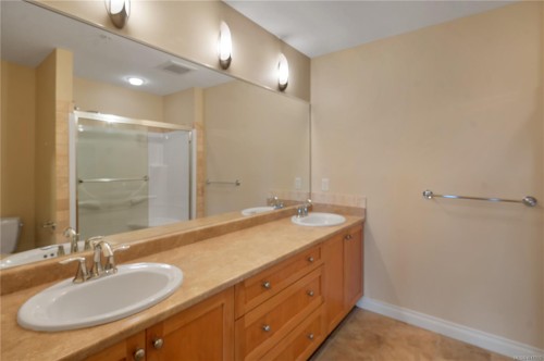 304-2676 Island Hwy South, Campbell River, BC - Indoor Photo Showing Bathroom