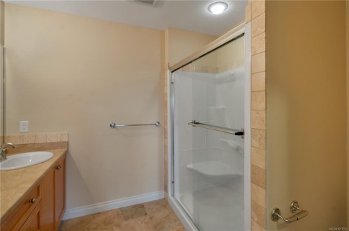 304-2676 Island Hwy South, Campbell River, BC - Indoor Photo Showing Bathroom