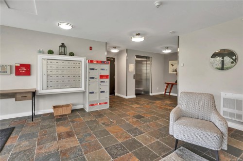 304-2676 Island Hwy South, Campbell River, BC - Indoor