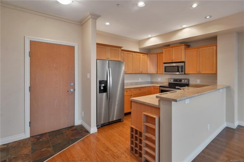 304-2676 Island Hwy South, Campbell River, BC - Indoor Photo Showing Kitchen