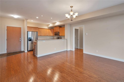 304-2676 Island Hwy South, Campbell River, BC - Indoor Photo Showing Kitchen