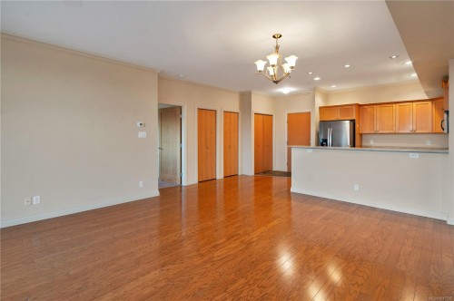 304-2676 Island Hwy South, Campbell River, BC - Indoor Photo Showing Kitchen