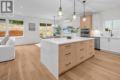 678 Madrona Pl, Langford, BC - Indoor Photo Showing Kitchen