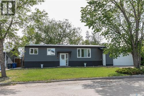 313 Yukon Avenue, Kerrobert, SK - Outdoor
