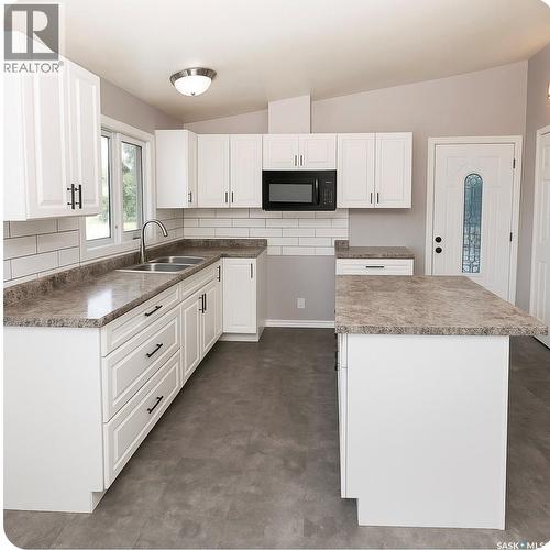 313 Yukon Avenue, Kerrobert, SK - Indoor Photo Showing Kitchen With Double Sink