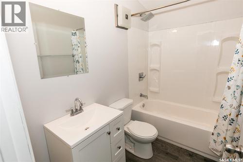 313 Yukon Avenue, Kerrobert, SK - Indoor Photo Showing Bathroom