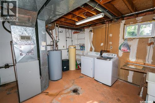 313 Yukon Avenue, Kerrobert, SK - Indoor Photo Showing Laundry Room