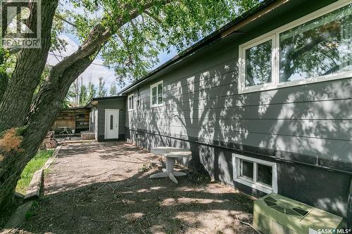 313 Yukon Avenue, Kerrobert, SK - Outdoor With Exterior