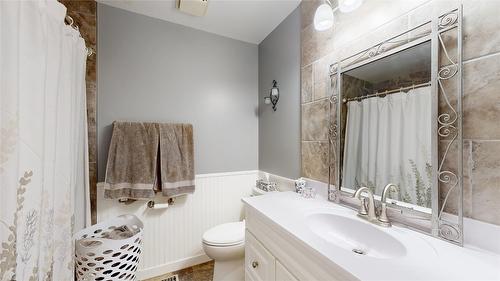 3600 53Rd Street, Cranbrook, BC - Indoor Photo Showing Bathroom