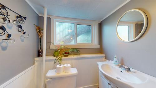 3600 53Rd Street, Cranbrook, BC - Indoor Photo Showing Bathroom