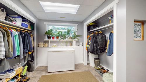 3600 53Rd Street, Cranbrook, BC - Indoor With Storage