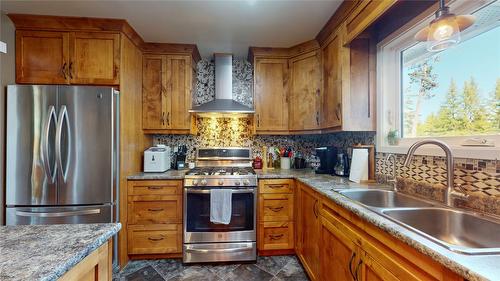 3600 53Rd Street, Cranbrook, BC - Indoor Photo Showing Kitchen With Double Sink