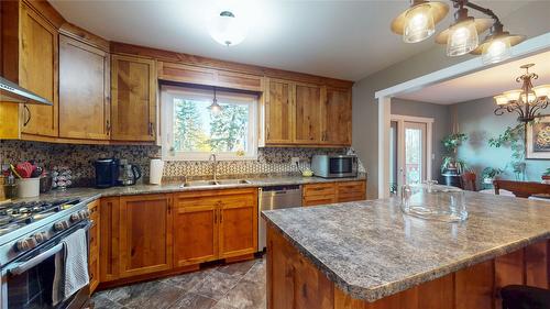 3600 53Rd Street, Cranbrook, BC - Indoor Photo Showing Kitchen With Double Sink